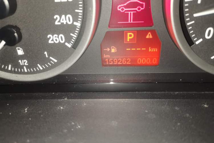 Used BMW X6 2014 xDrive35i Sport model Odometer Close Up