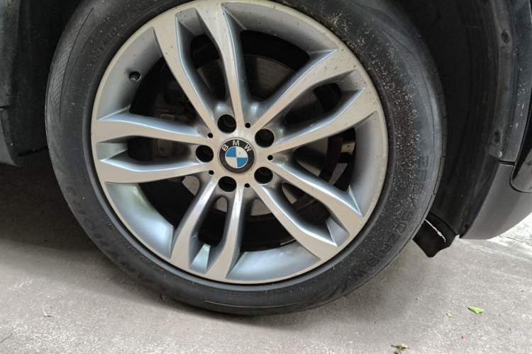 Used BMW X6 2014 xDrive35i Sport model Right Front Wheel Hub