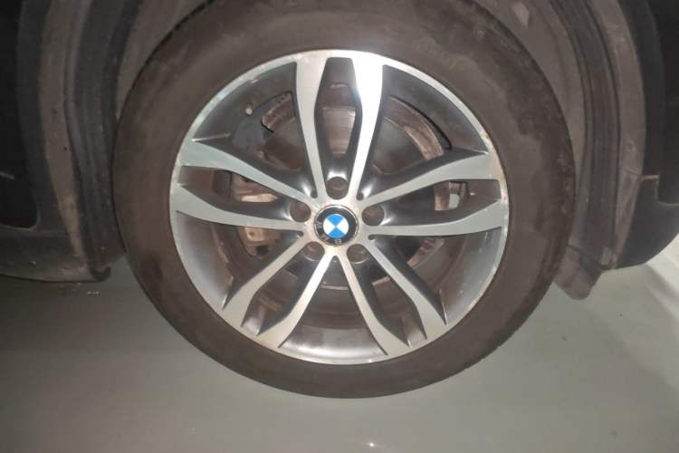Used BMW X6 2014 xDrive35i Sport model Right Front Wheel Hub