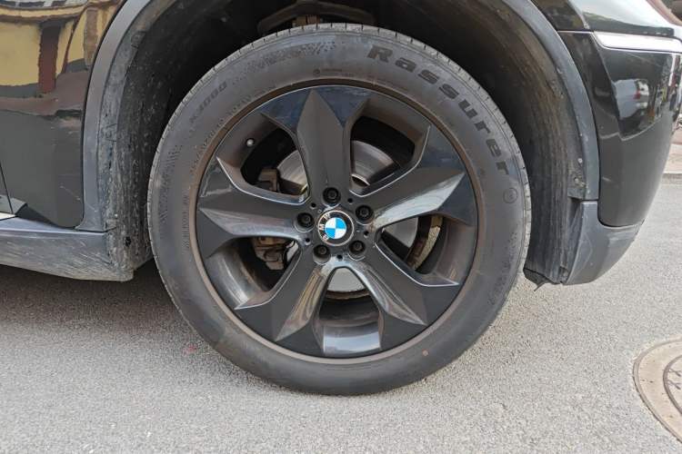 Used BMW X6  Right Front Wheel Hub