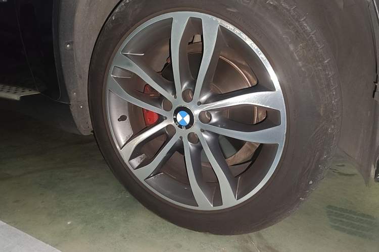 Used BMW X6 2014 xDrive35i Sport model Right Front Wheel Hub