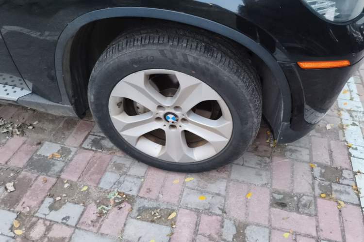 Used BMW X6  Right Front Wheel Hub