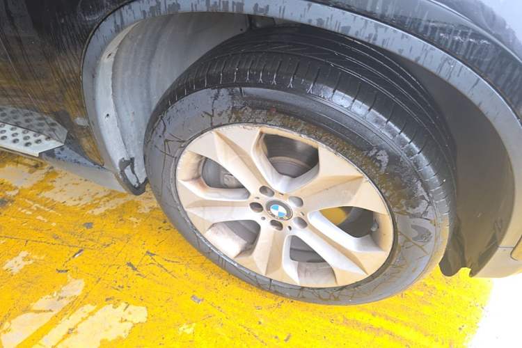 Used BMW X6  Right Front Wheel Hub