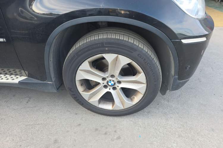 Used BMW X6  Right Front Wheel Hub