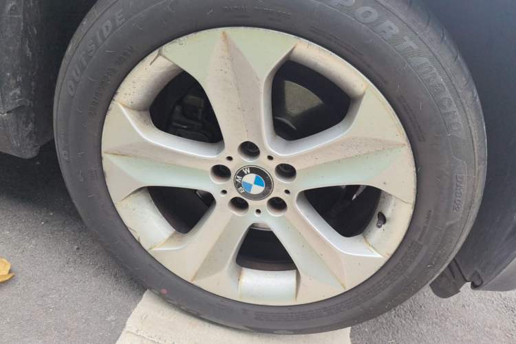 Used BMW X6 2014 xDrive35i Sport model Right Front Wheel Hub