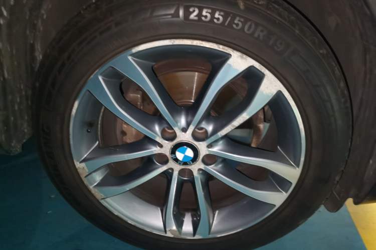 Used BMW X6 2014 xDrive35i Sport model Right Front Wheel Hub