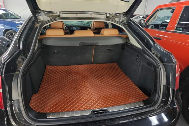 Used BMW X6 2014 xDrive35i Sport model Trunk