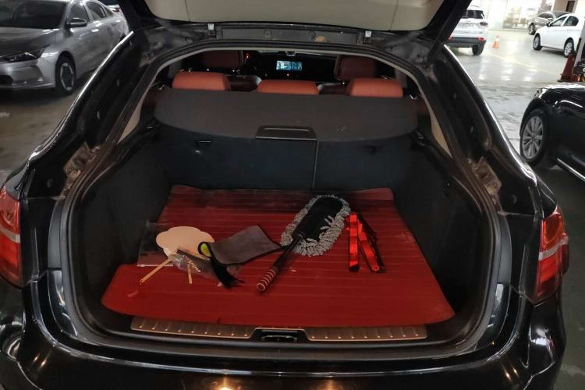 Used BMW X6 2014 xDrive35i Sport model Trunk