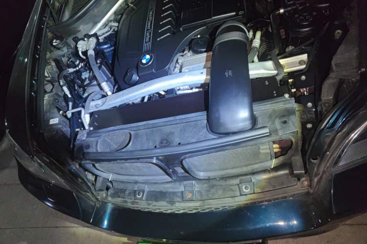 Used BMW X6 2014 xDrive35i Sport model Engine Bay