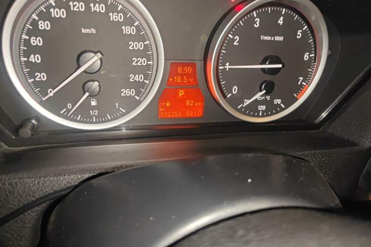 Used BMW X6 2014 xDrive35i Sport model Odometer Close Up