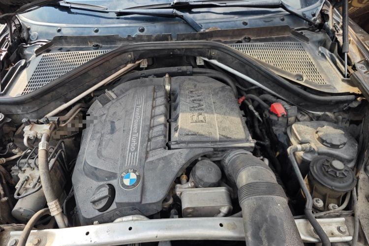 Used BMW X6  Engine Bay