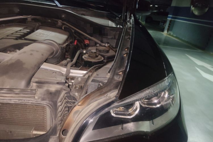 Used BMW X6 2014 xDrive35i Middle East version 5-seater Engine Bay Left