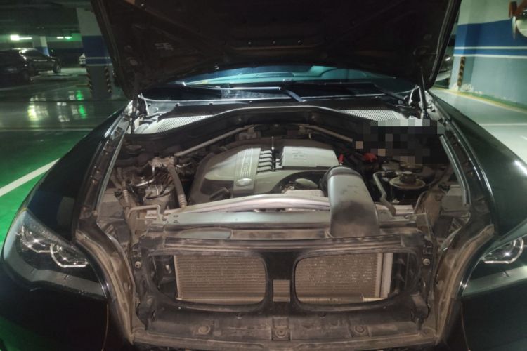Used BMW X6 2014 xDrive35i Middle East version 5-seater Engine Bay