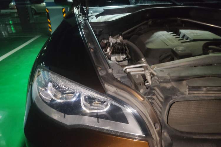 Used BMW X6 2014 xDrive35i Middle East version 5-seater Engine Bay Right