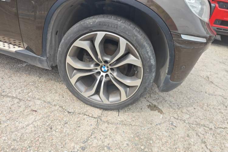 Used BMW X6  Right Front Wheel Hub