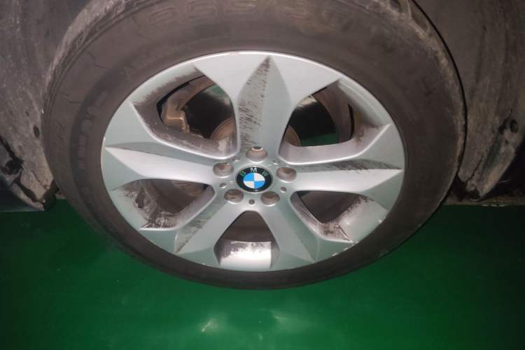 Used BMW X6 2014 xDrive35i Middle East version 5-seater Right Front Wheel Hub