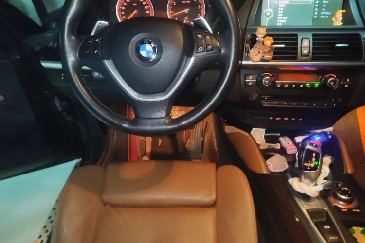 Used BMW X6 2014 xDrive35i Middle East version 5-seater Steering Wheel