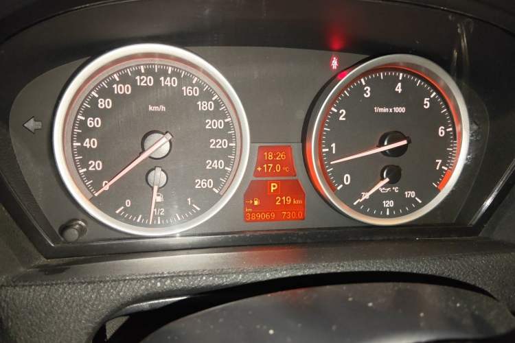 Used BMW X6 2014 xDrive35i Sport model Odometer Close Up