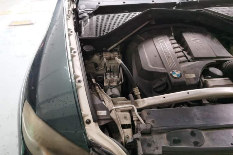 Used BMW X6 2014 xDrive35i Sport model Engine Bay Right