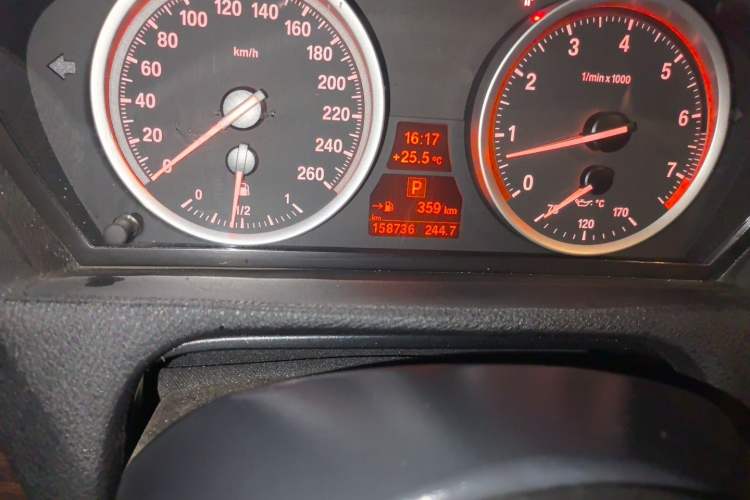 Used BMW X6 2014 xDrive35i Sport model Odometer Close Up