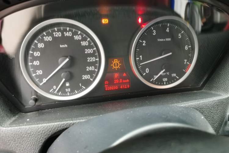 Used BMW X6 2014 xDrive35i Sport model Odometer Close Up