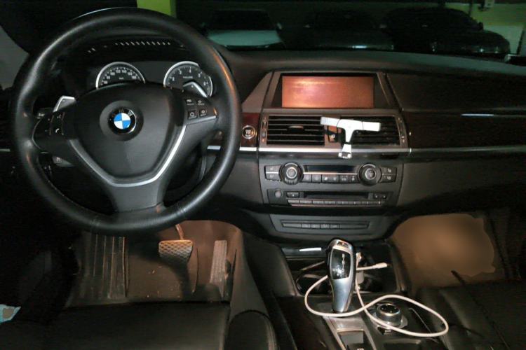 Used BMW X6  Center Console