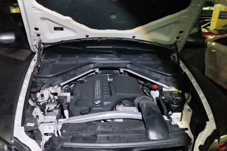 Used BMW X6  Engine Bay