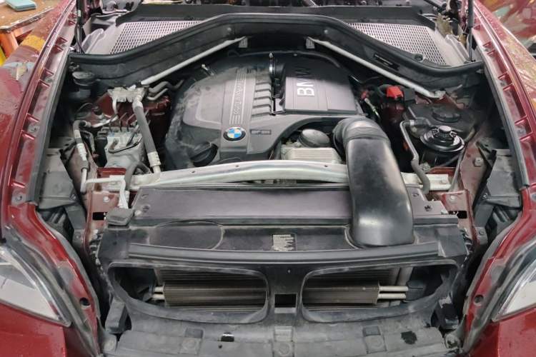 Used BMW X6 2014 xDrive35i U.S. specification Engine Bay