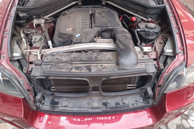 Used BMW X6  Engine Bay
