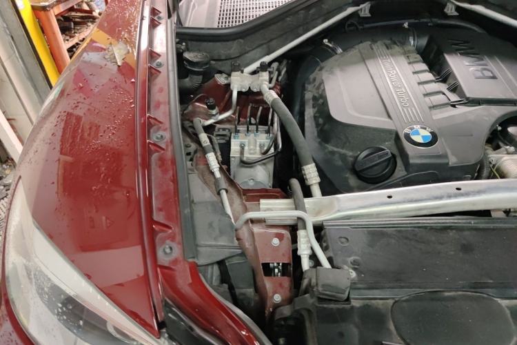 Used BMW X6 2014 xDrive35i U.S. specification Engine Bay Right