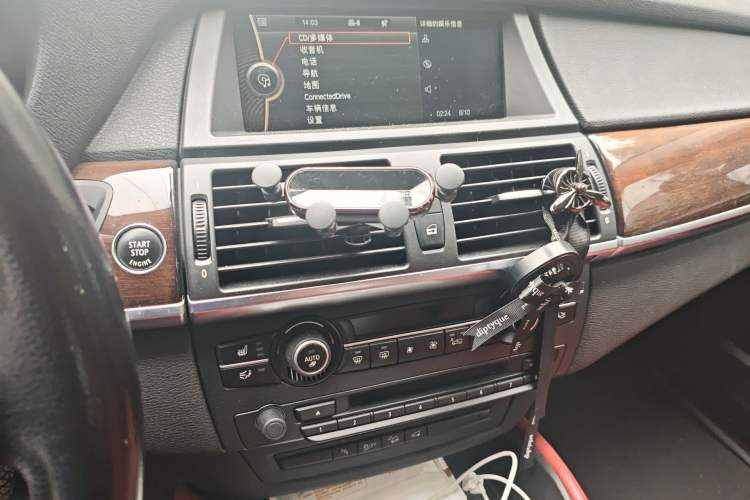Used BMW X6 2014 xDrive35i Sport model Audio And AC Panel