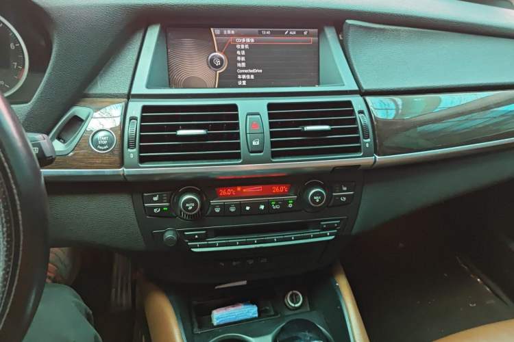 Used BMW X6 2014 xDrive35i Sport model Audio And AC Panel