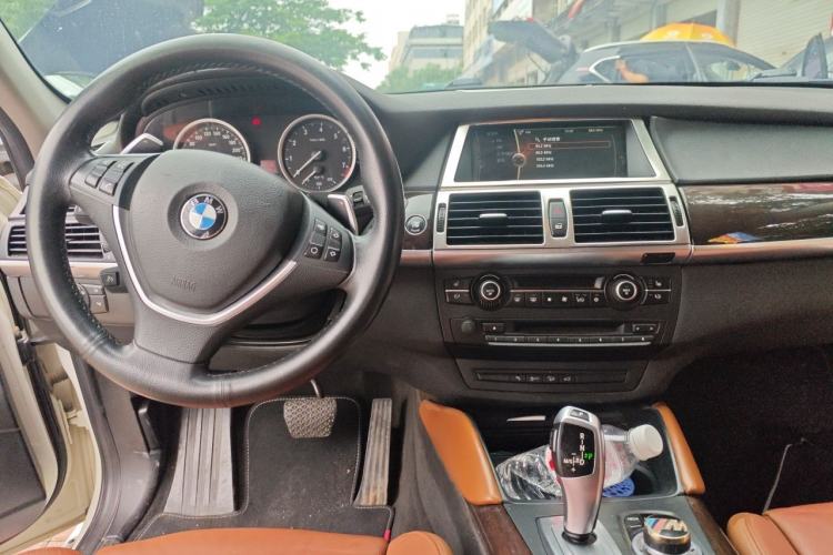 Used BMW X6 2014 xDrive35i Sport model Center Console