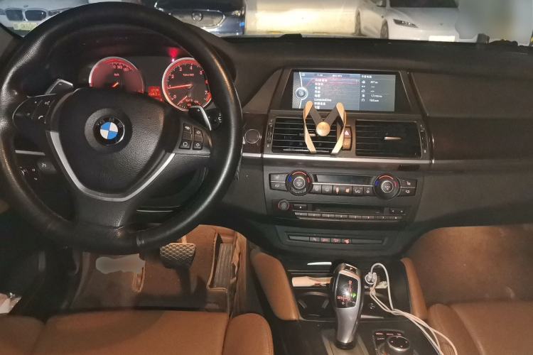Used BMW X6 2014 xDrive35i Sport model Center Console