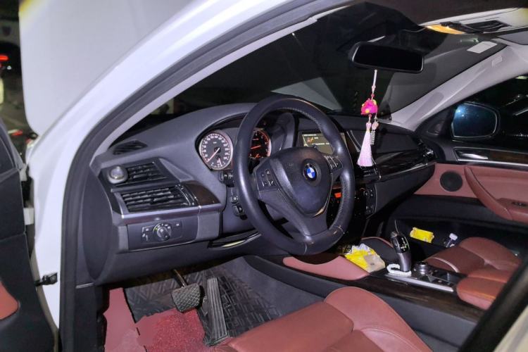 Used BMW X6 2014 xDrive35i five-seater Center Console