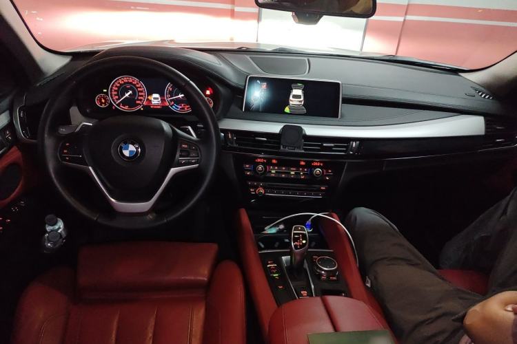 Used BMW X6  Center Console