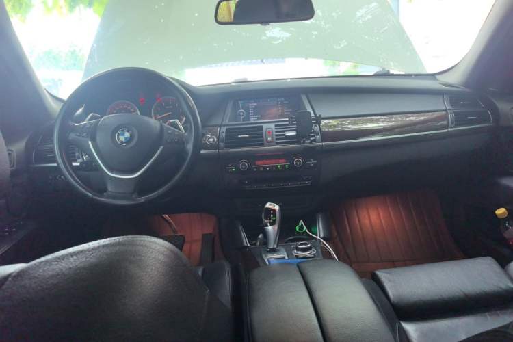 Used BMW X6 2014 xDrive35i Sport model Center Console