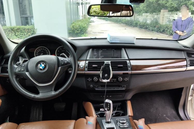 Used BMW X6 2014 xDrive35i Sport model Center Console
