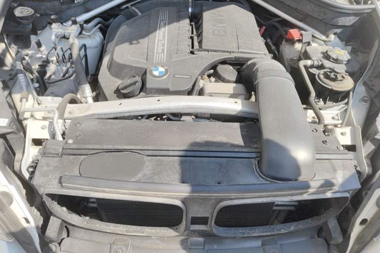 Used BMW X6 2014 xDrive35i U.S. specification Engine Bay
