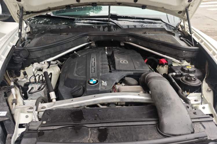 Used BMW X6 2014 xDrive35i Sport model Engine Bay