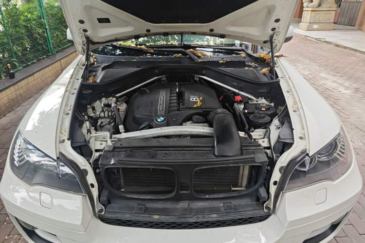 Used BMW X6  Engine Bay