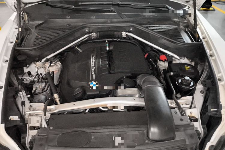 Used BMW X6 2014 xDrive35i Sport model Engine Bay