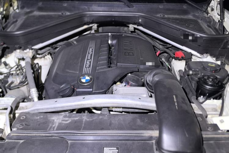 Used BMW X6 2014 xDrive35i five-seater Engine Bay