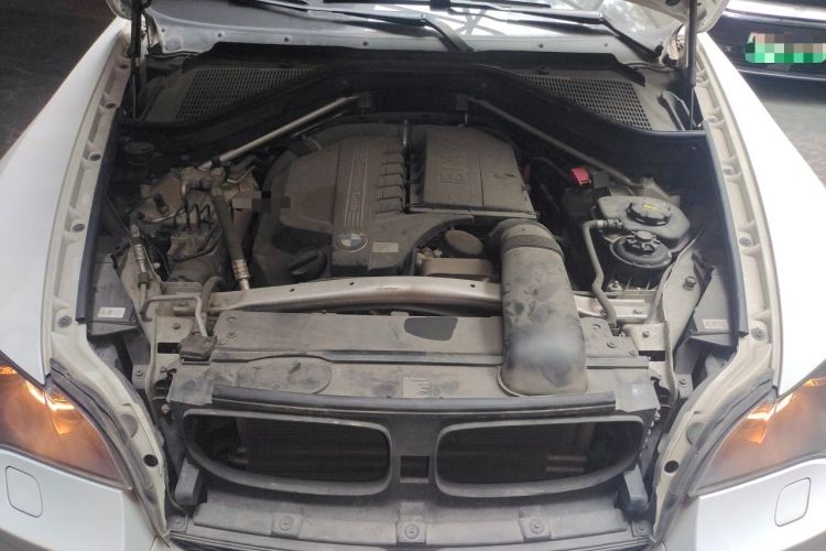 Used BMW X6 2014 xDrive35i Sport model Engine Bay