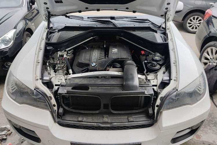 Used BMW X6  Engine Bay
