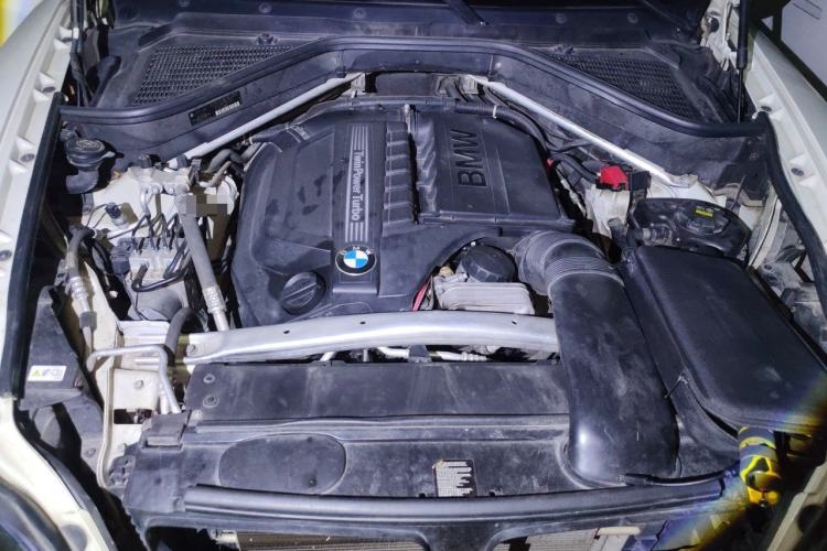 Used BMW X6  Engine Bay