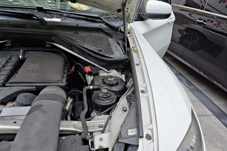 Used BMW X6 2014 xDrive35i Sport model Engine Bay Left