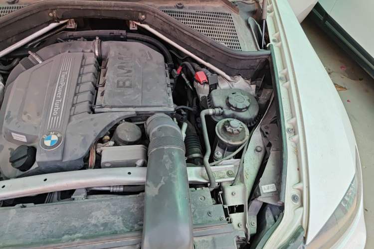 Used BMW X6 2014 xDrive35i Sport model Engine Bay Left