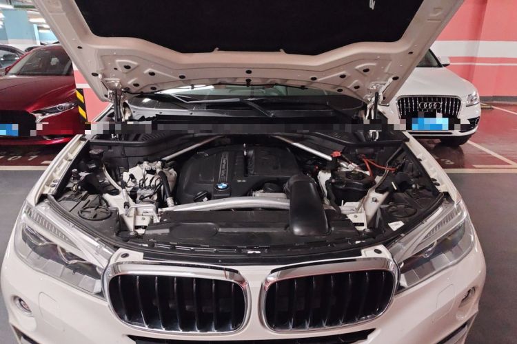 Used BMW X6  Engine Bay