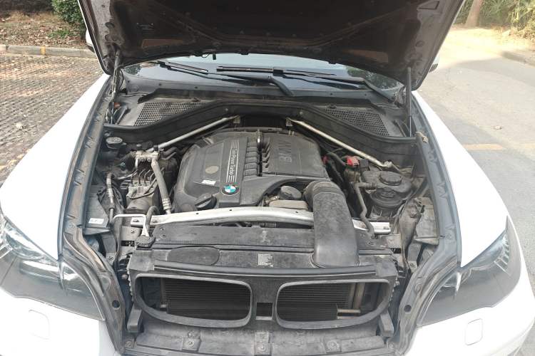 Used BMW X6 2014 xDrive35i Sport model Engine Bay